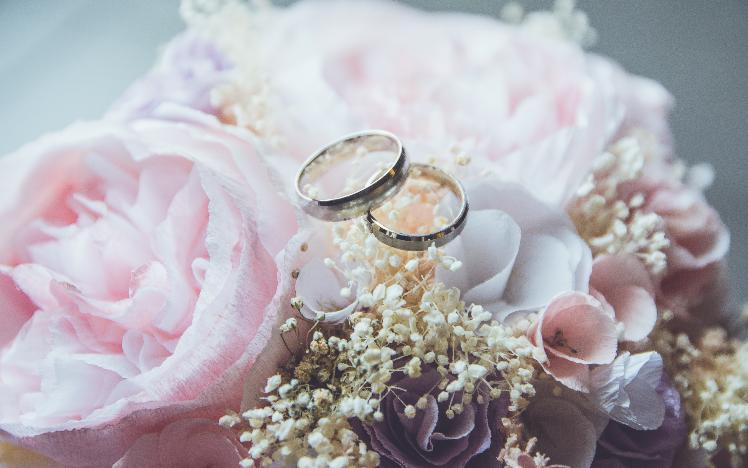 Wedding flowers and rings