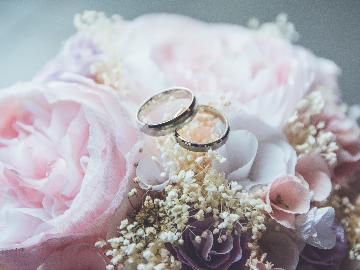 Wedding flowers and rings