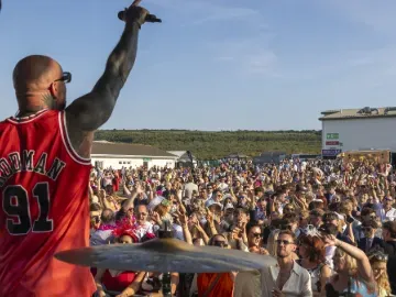 The view from the music stage across the crowd at a sunny Ffos Las